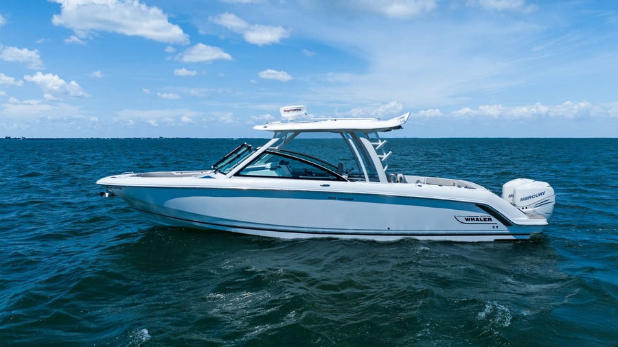 2019 Boston Whaler 320 Vantage