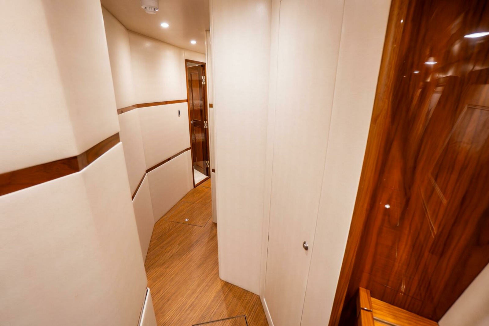 2021 Viking 72 Enclosed Bridge Photo