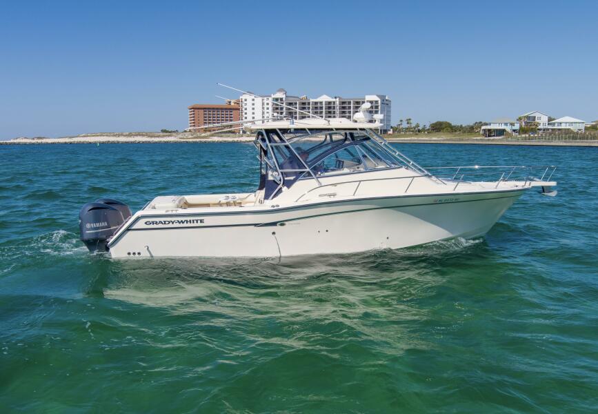 2009 Grady-White 330 Express