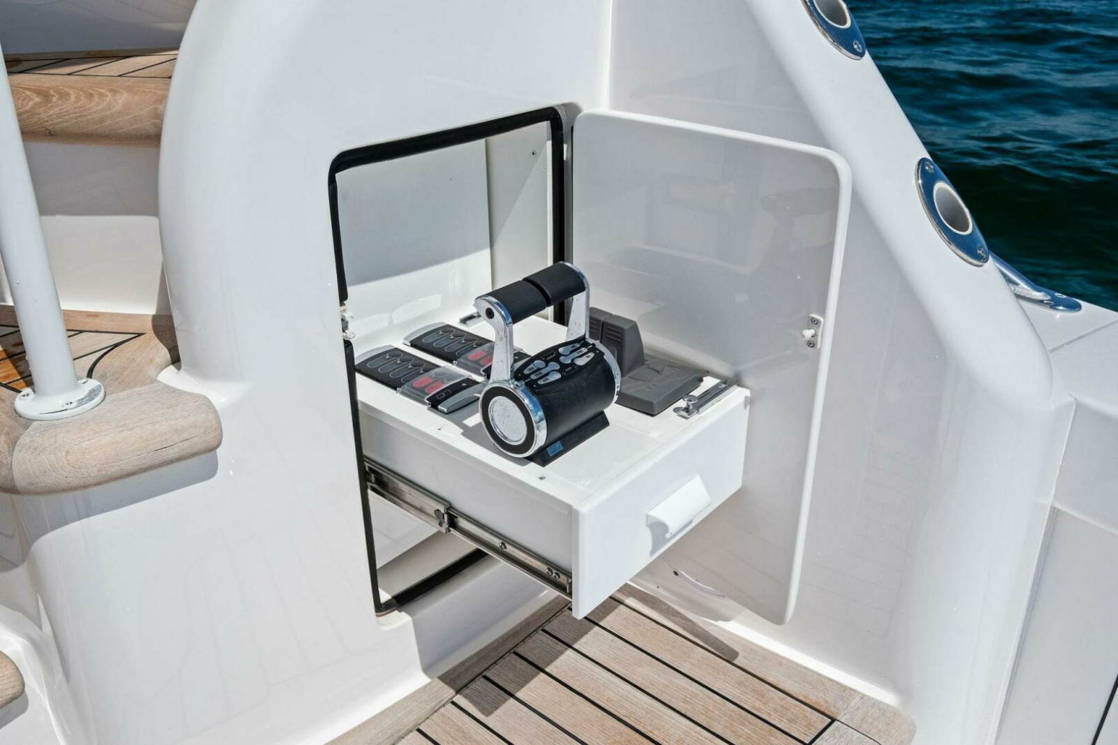 2025 Viking 58 Convertible Photo