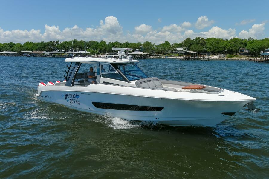 2021 Boston Whaler 420 Outrage