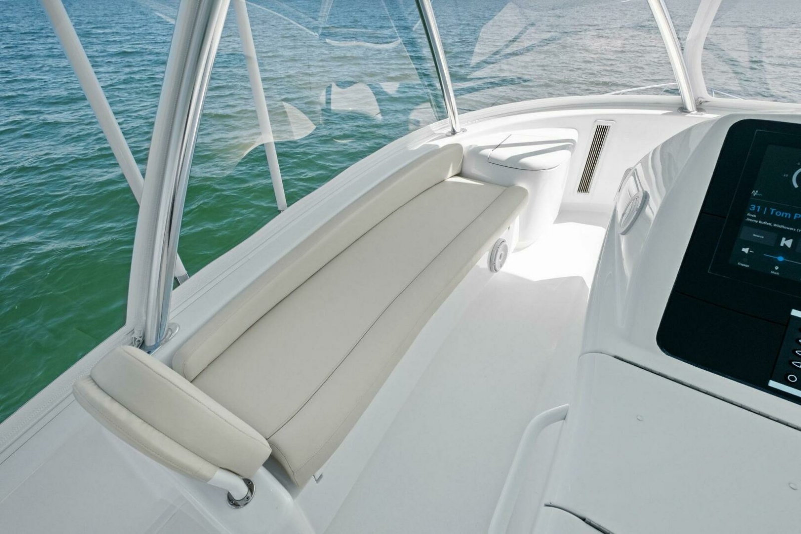 2025 Viking 58 Convertible Photo