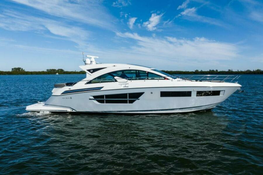 2019 Cruisers Yachts 60 Cantius
