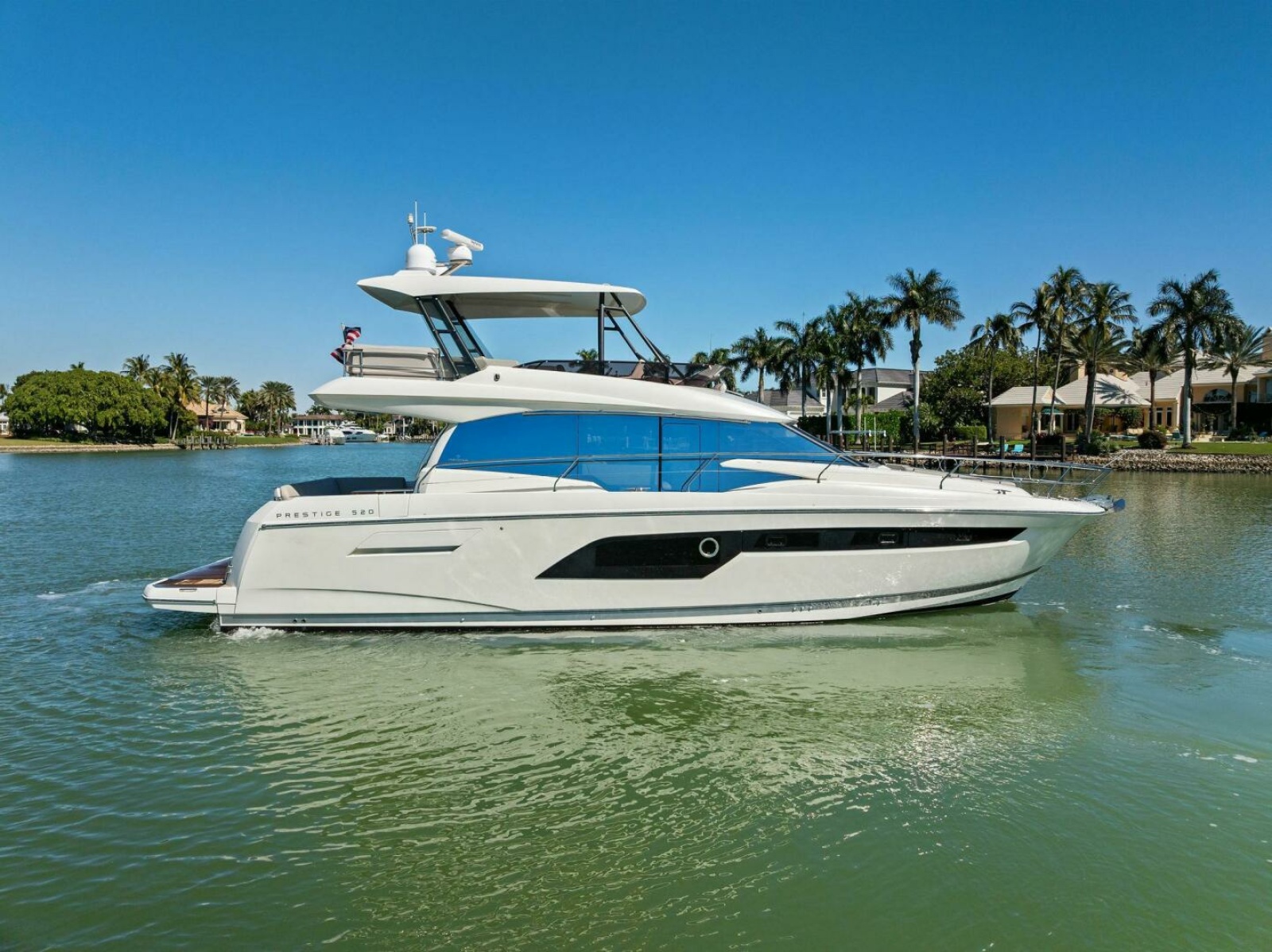 2022 Prestige 520 Flybridge