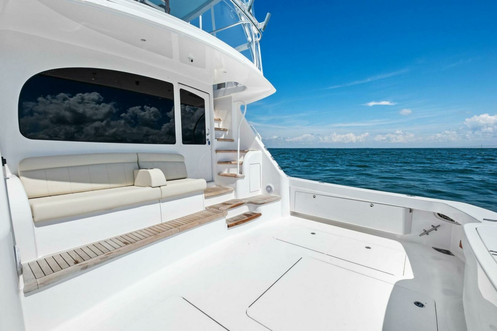 2025 Viking 58 Convertible Photo