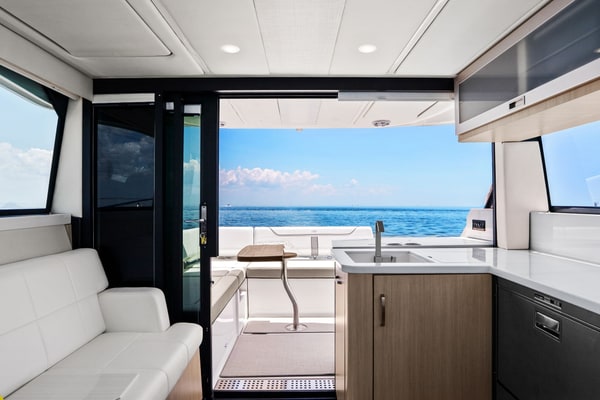 2025 Regal 38 Xo Photo